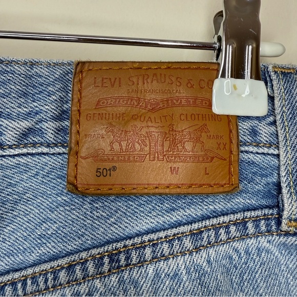 LEVI’s Premium 501 Distressed Light Wash Rigid Denim Jeans - Picture 9 of 13